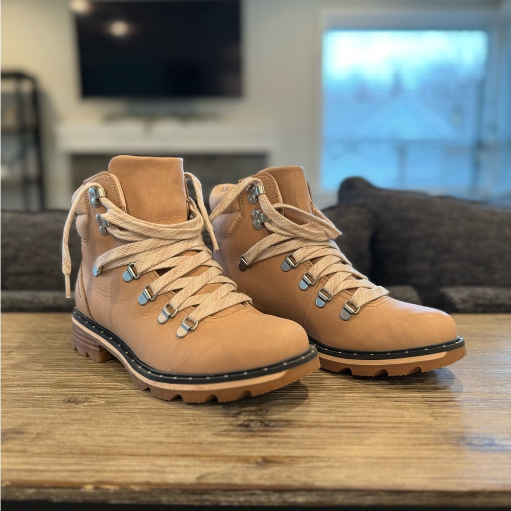 Sorel Tan Lace Up Boots